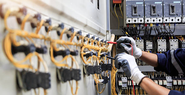 Professional Electrician technician working in Hyde Park, UT